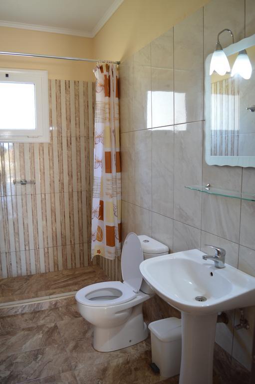 Garden View Apartments Anaxos Bagian luar foto