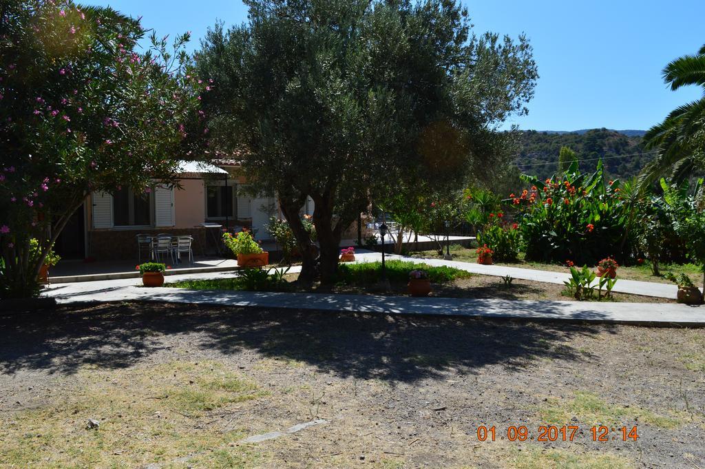 Garden View Apartments Anaxos Bagian luar foto