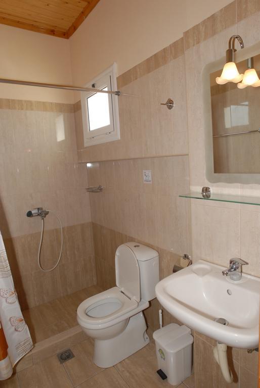Garden View Apartments Anaxos Bagian luar foto