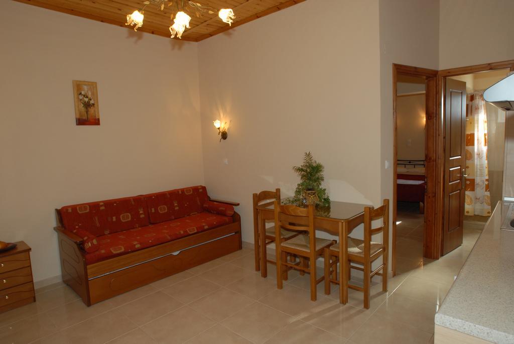 Garden View Apartments Anaxos Bagian luar foto